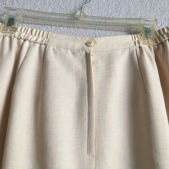 No brand label vintage yellow skirt - Picture 2 of 4
